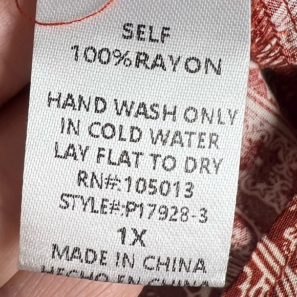 SAVANNA JANE Plus size 1X Bohemain Embroidered Flowy Top - Picture 5 of 8